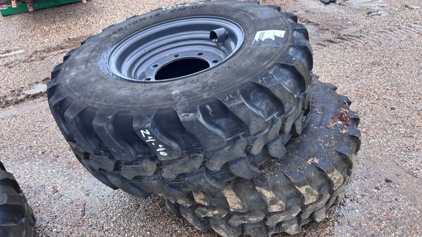 (2) DUNLOP SPT9 365/70R18 EQUIPMENT TIRES TO FIT RUBBER TIRED LOADER