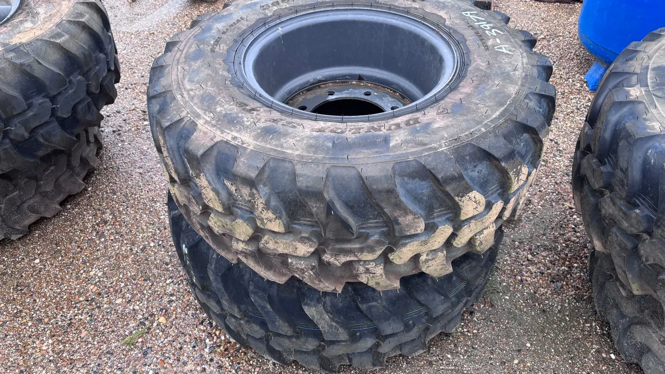 (2) DUNLOP SPT9 365/70R18 EQUIPMENT TIRES TO FIT RUBBER TIRED LOADER