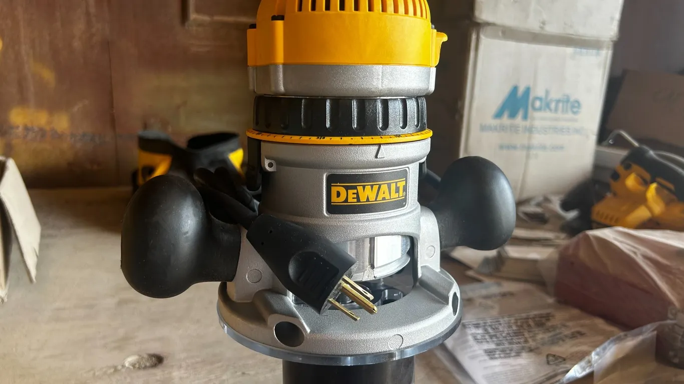 DEWALT ROUTER