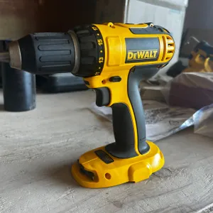 DEWALT CORDLESS DRILL KIT WITH CASE