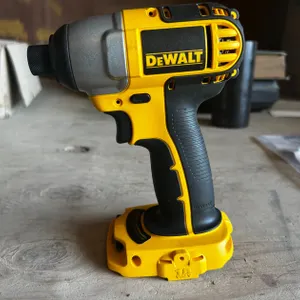 DEWALT 18VOLT CORDLESS IMPACT DRIVER