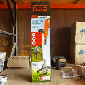 BLACK AND DECKER STRING TRIMMER AND EDGER