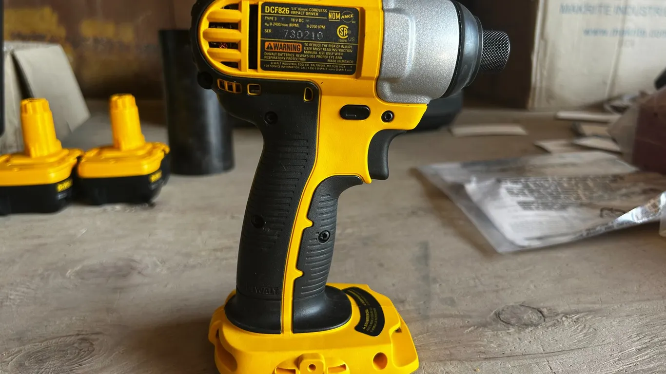 DEWALT CORDLESS HAMMER DRILL/DRIVER KIT