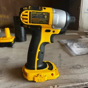 DEWALT CORDLESS HAMMER DRILL/DRIVER KIT