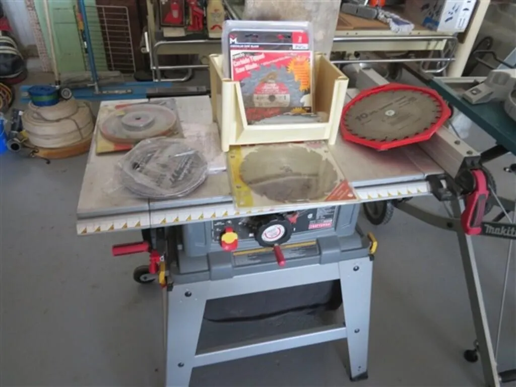 Craftsman 10" Table Saw w/sawdust collector