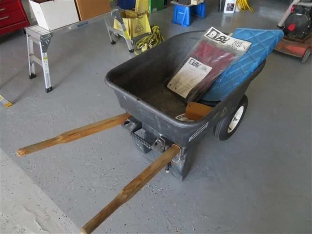 Rubbermaid Wheel Barrow