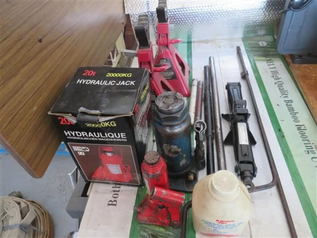 20 Ton Hyd. Jack * 2 Hyd. Jacks * Car Jack