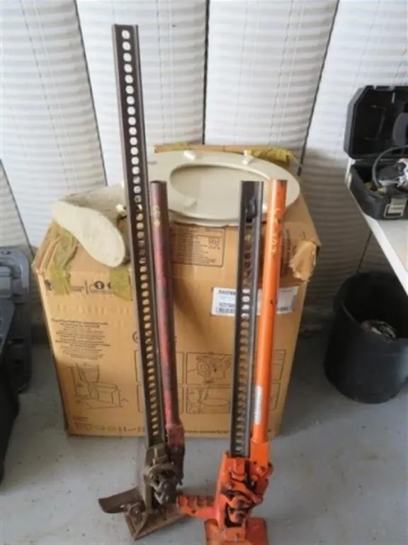 2 Jackalls (Long Neck & Short Neck)