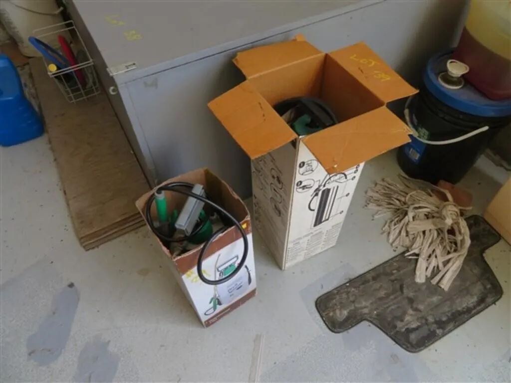 2 Hand Sprayers