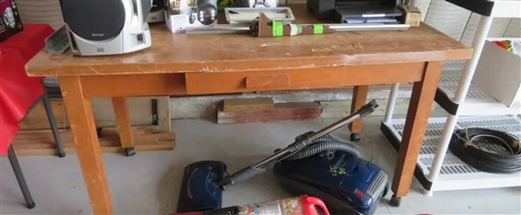 Wood Table w/drawer