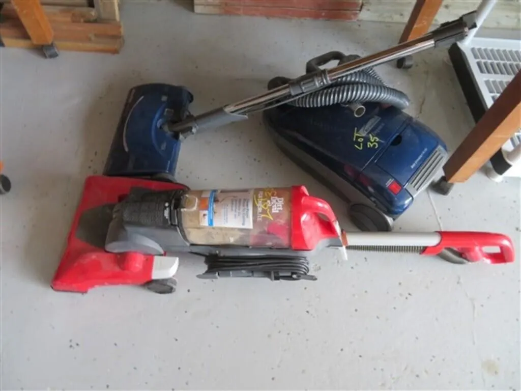 2 Vacuum Cleaners