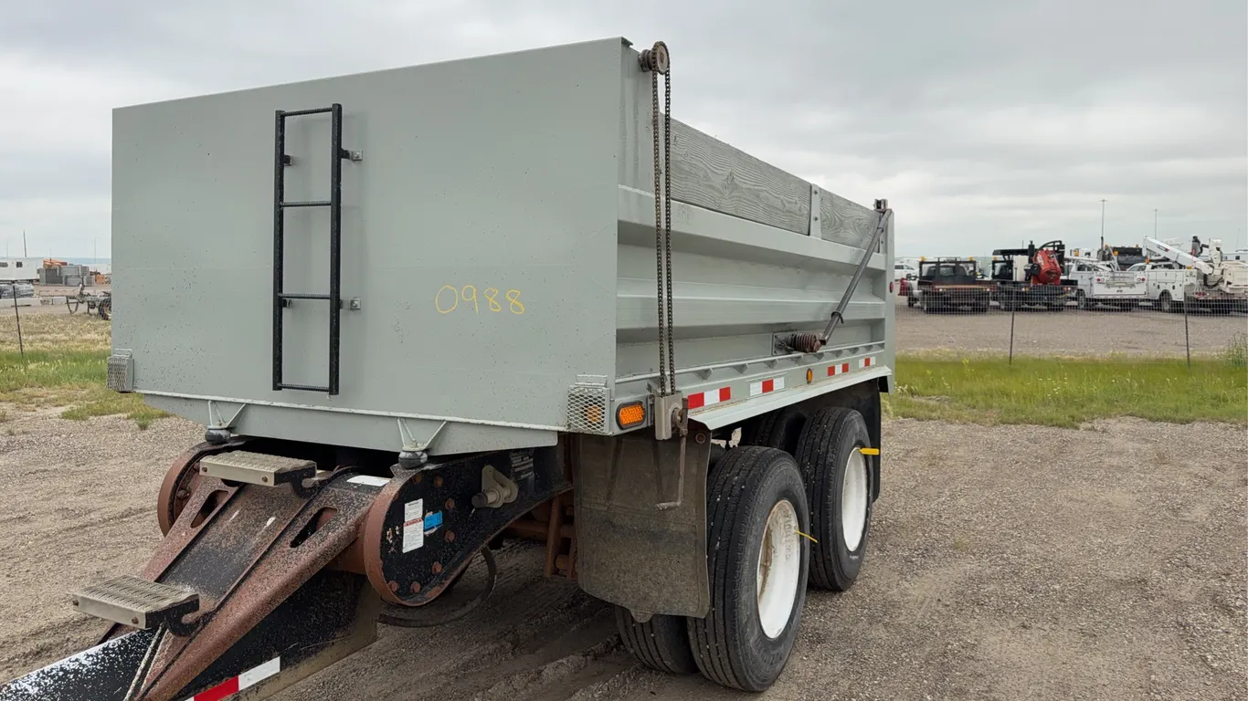 2000 Midland Mfg. Limited T/A Gravel Pup