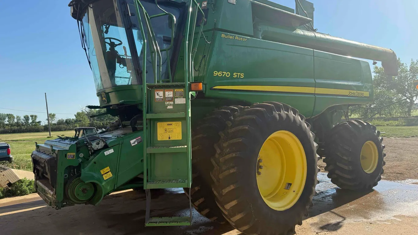 2011 John Deere 9760 Combine