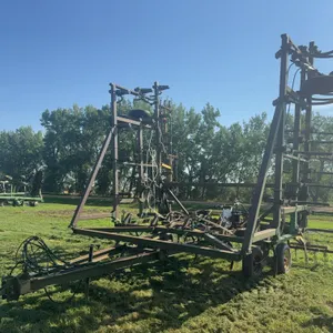 John Deere 1600 Chisel Plow