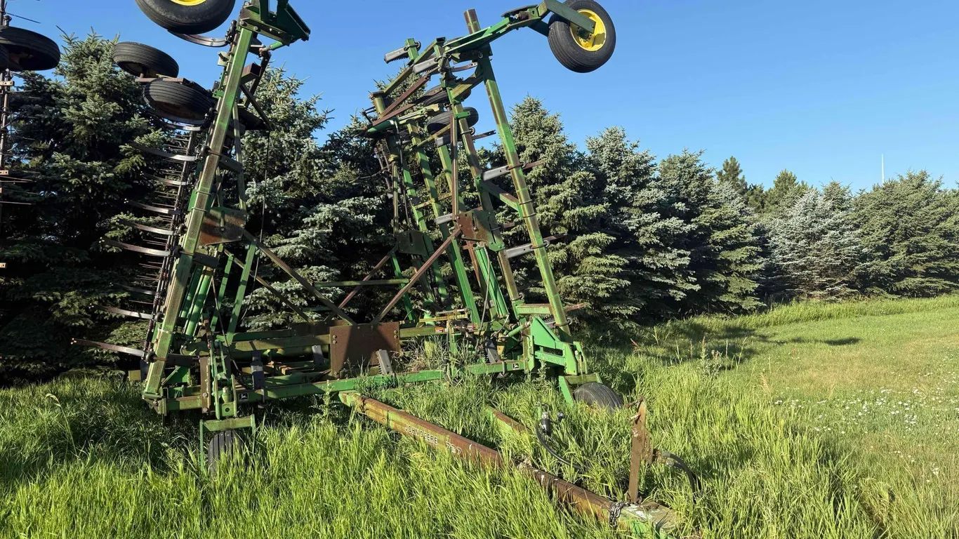 John Deere 737 Chisel Plow