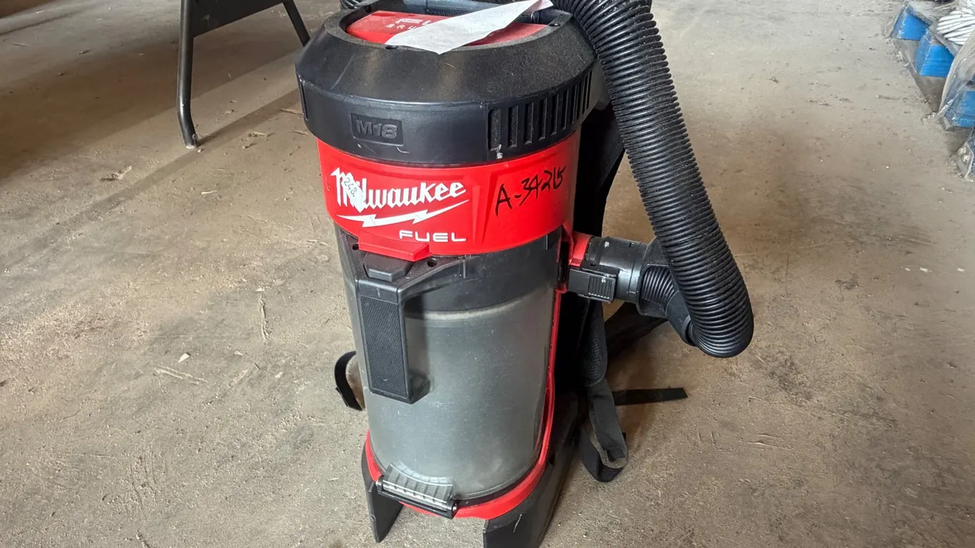 MIWAUKEE PORTABLE VACUUM CLEANER