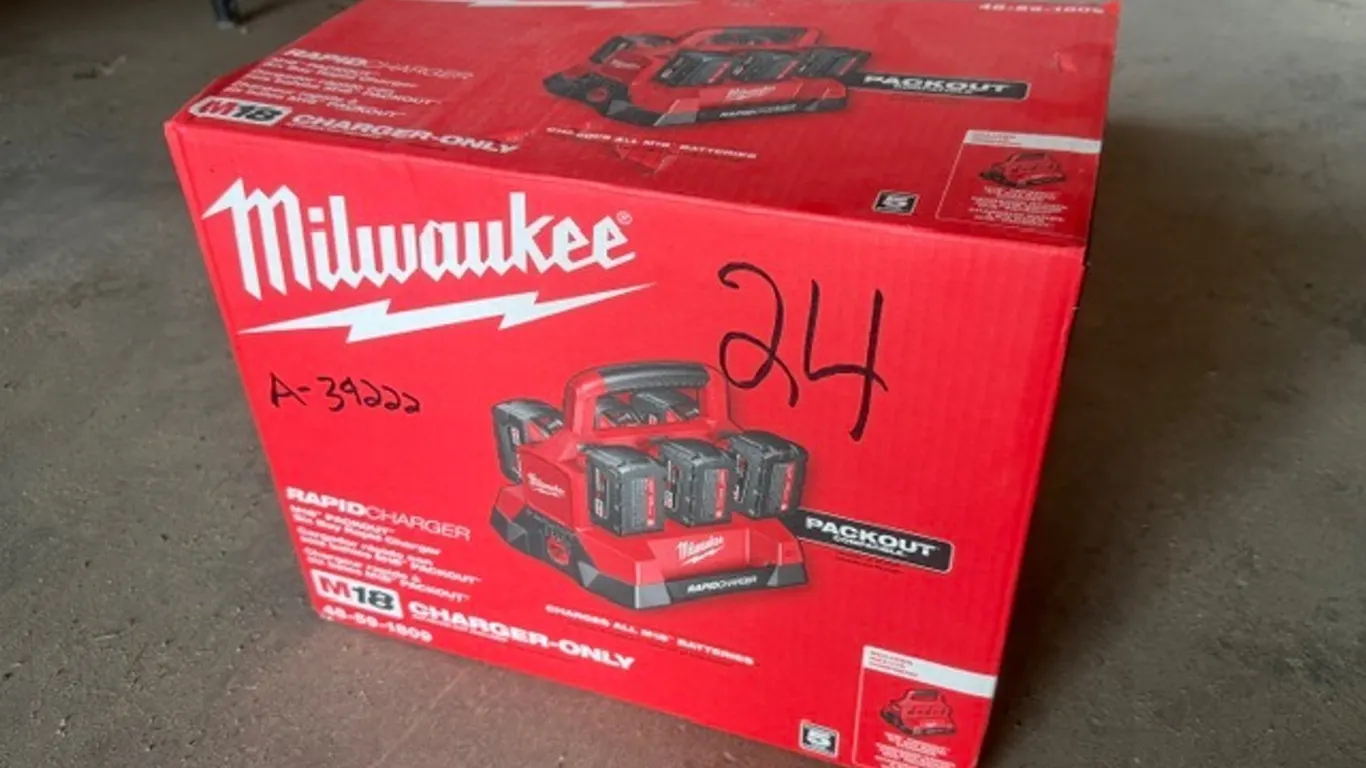 MILWAUKEE RAPID CHARGER AND SIX BAY RAPID CHARGER