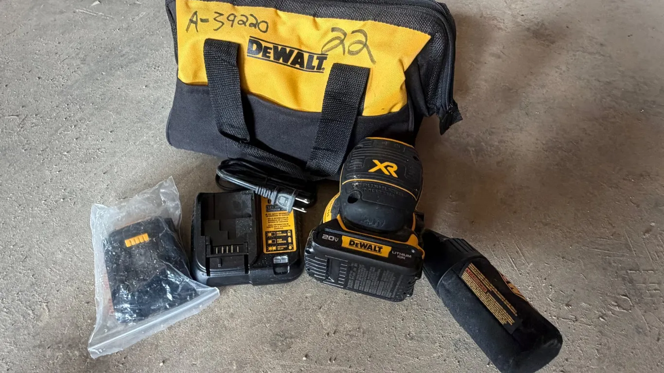 DEWALT SANDER