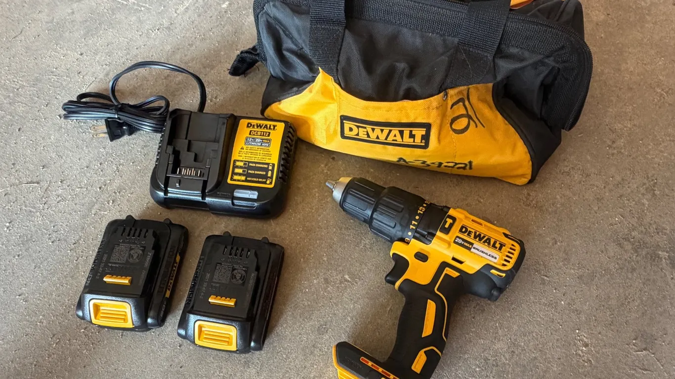 DEWALT POWER DRILL