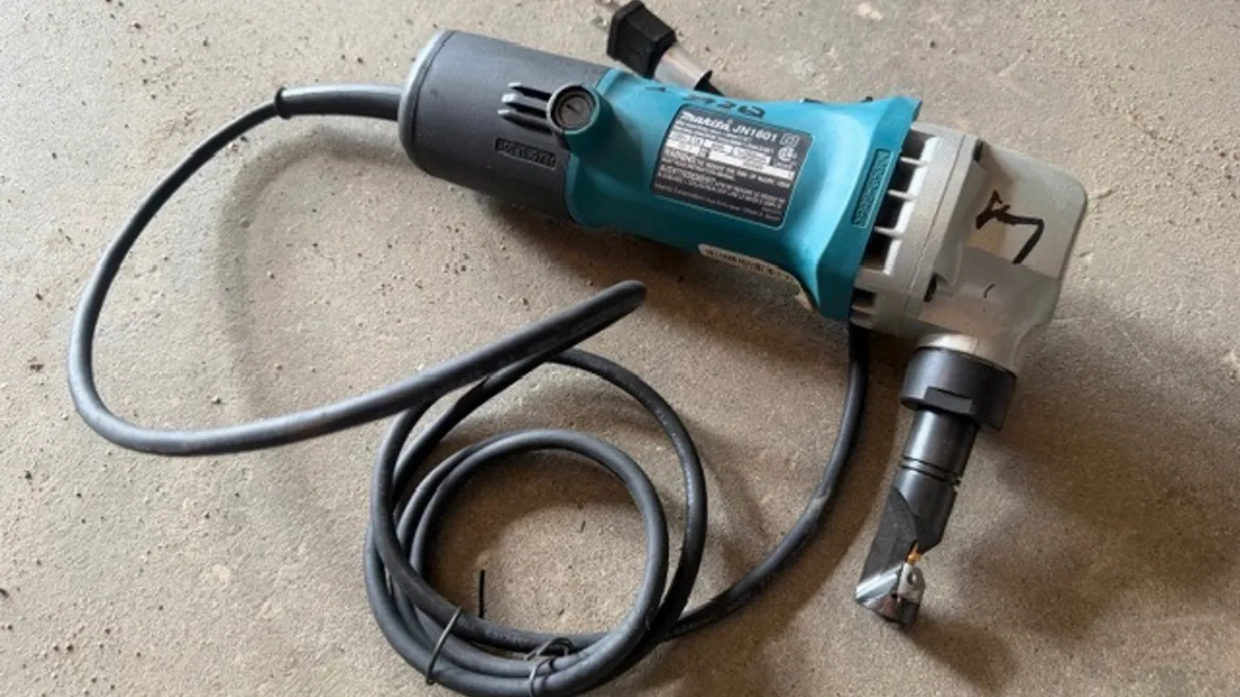 MAKITA JN 1601 ANGLE GRINDER