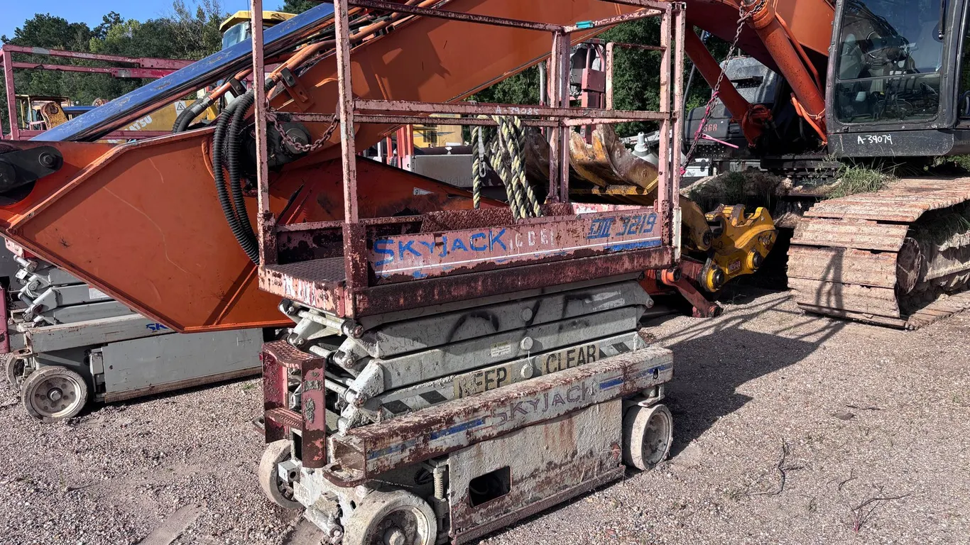 SKYJACK 3219 SCISSOR LIFT | FOR PARTS/REPAIRS