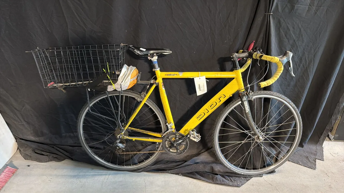 DION EASTON ULTRALITE 27 SPEED YELLOW ROAD BICYCLE WITH METAL BASKET