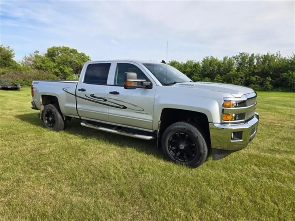 Chev 2500 HD Z71 Crew Cab Diesel Truck, Circa 2015