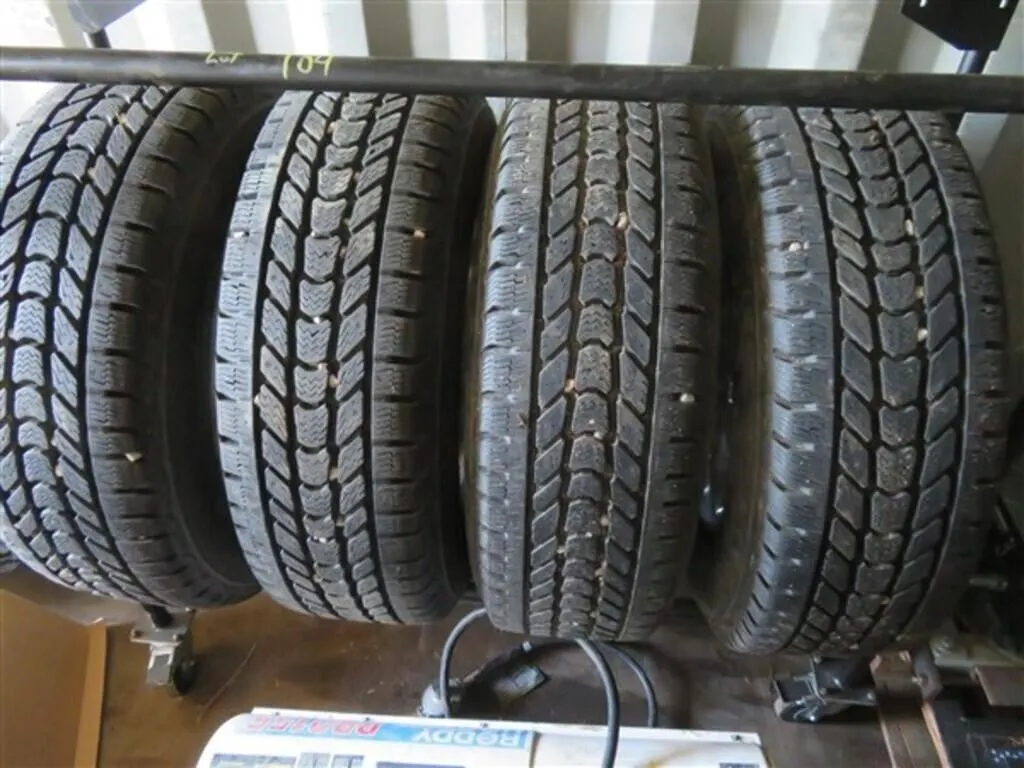 4 - 275/70R18 Winter Tires & Rims