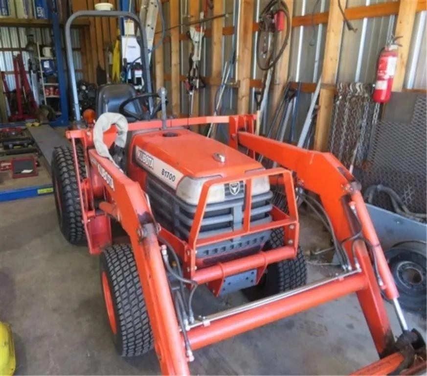 Kubota B1700 Diesel 4WD Tractor (Circa 1999)
