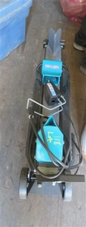 Yard Works Log Splitter (Hardly Used)