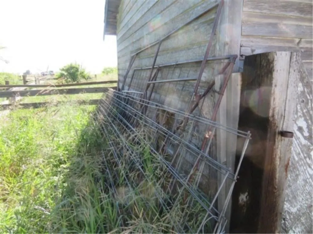 3 - 16' Hog Panels * 2 - 8' Corral Panels