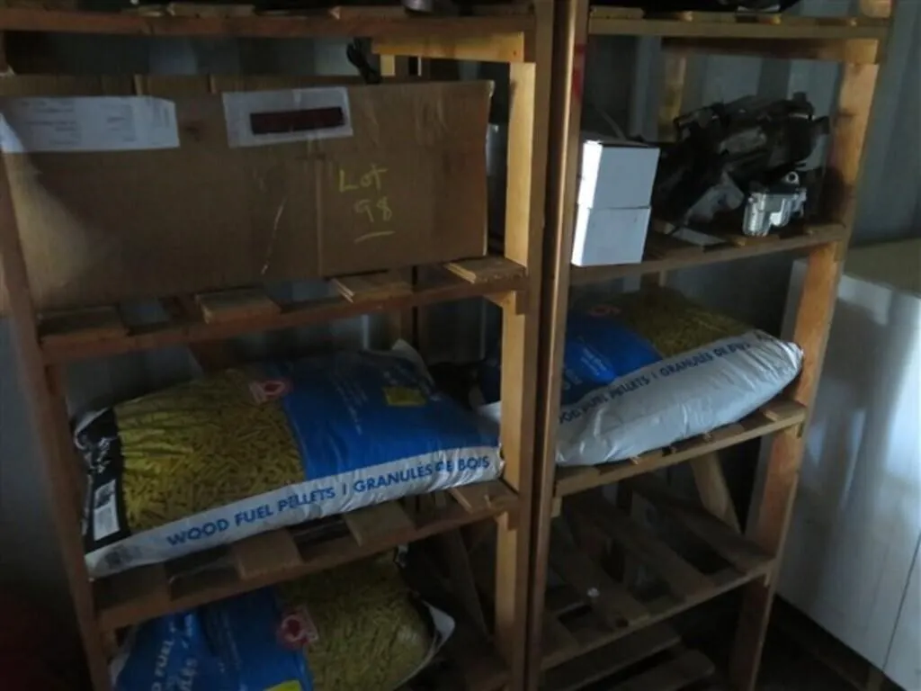 2 Wooden Shelves * Wood Fuel Pellets