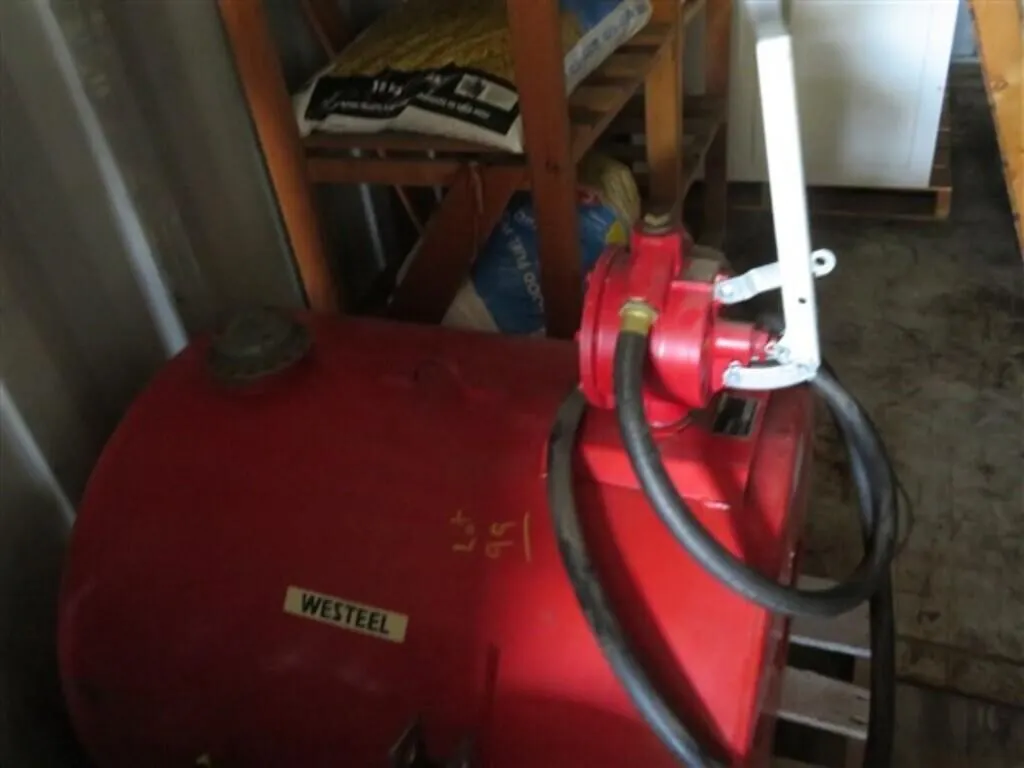 100 Gal. Westeel Slip Tank, 1/4 stroke pump