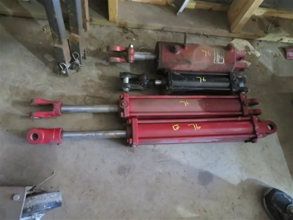 4 Hyd. Cylinders