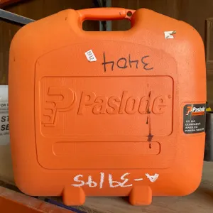 PASLODE CORDLESS NAIL GUN WITH CHARGER