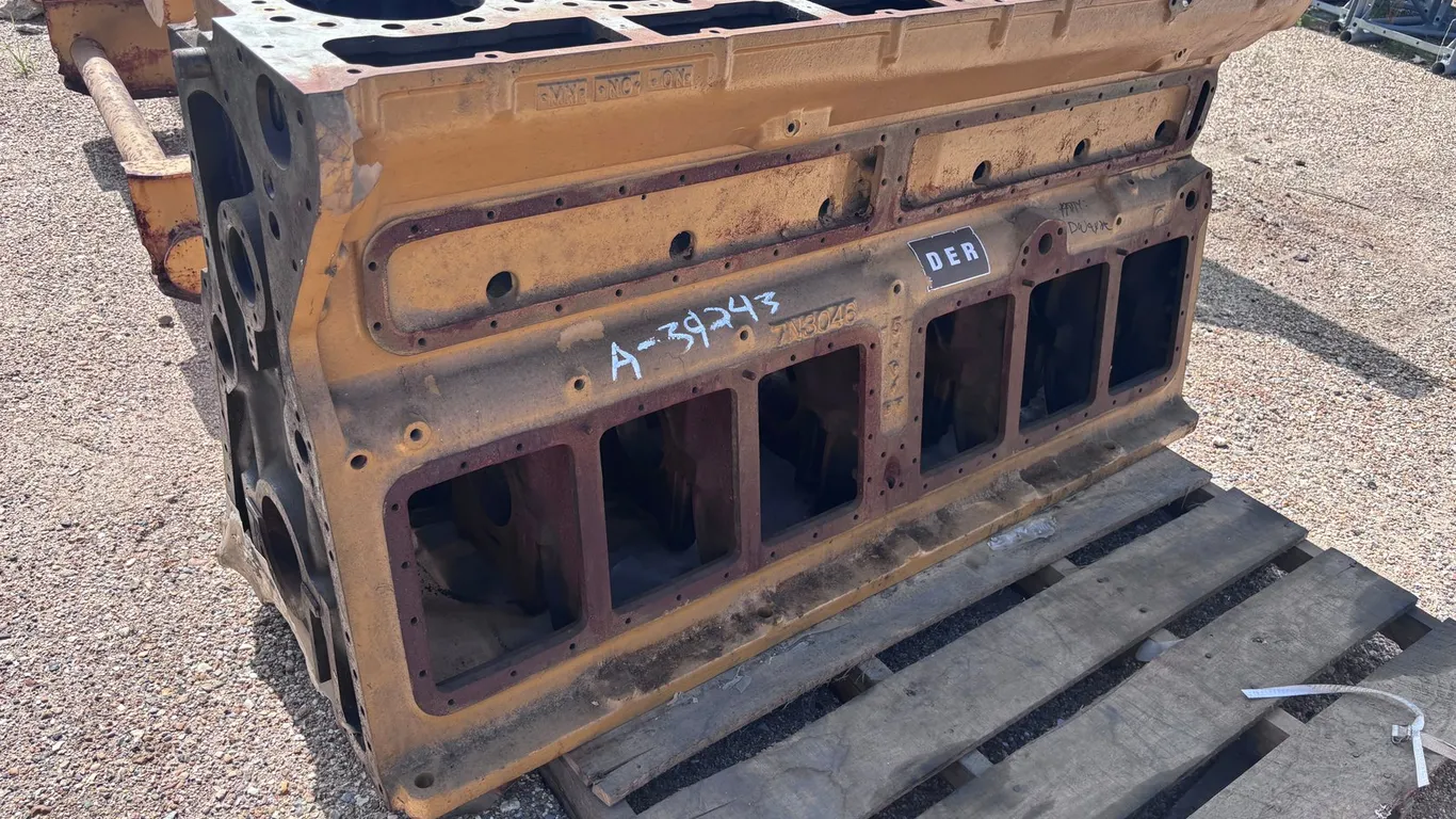 CAT D353 ENGINE BLOCK