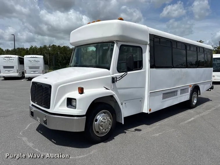 2002 Champion shuttle bus