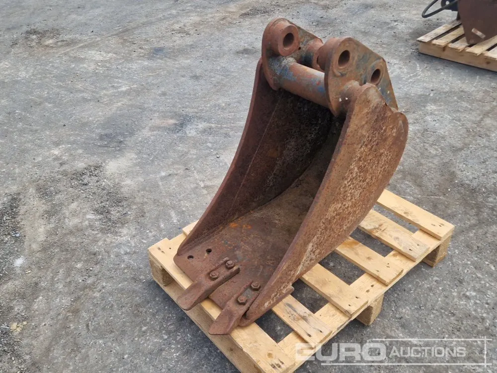 14" Digging Bucket to suit Kubota KX121-2