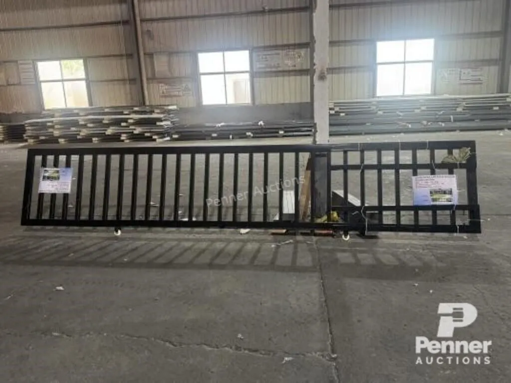 Unused Single-Leaf Sliding Galvanized
Wrought Iro
