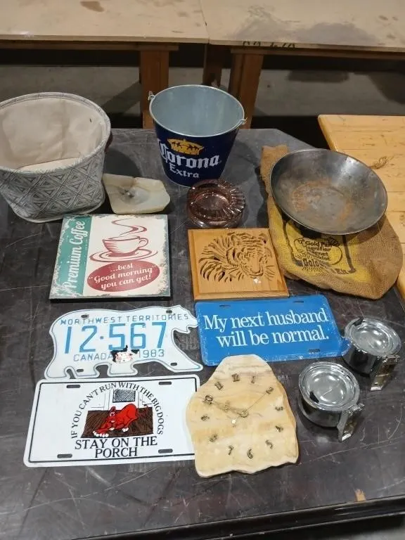 Bundle with License plates, Ash trays, Clock,