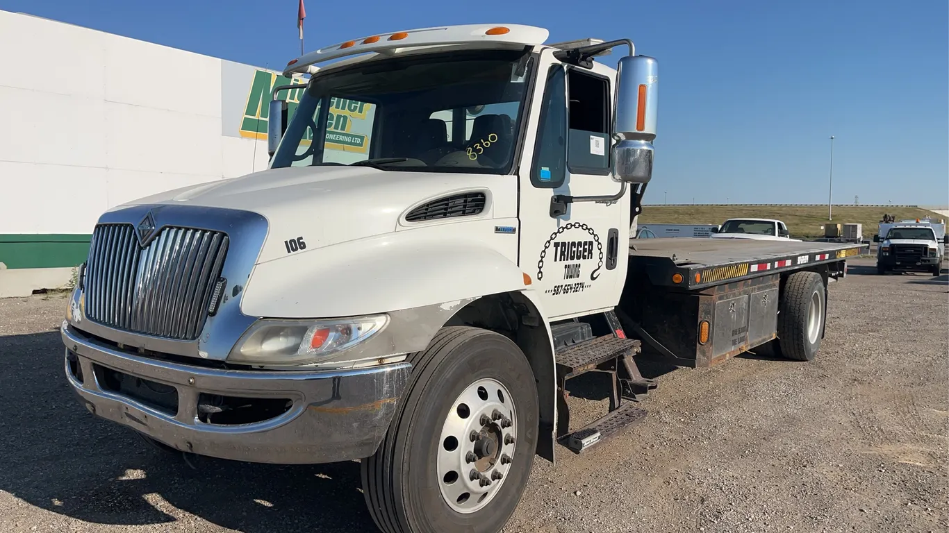 2009 International DuraStar 4300 S/A Tilt Deck Tow Truck