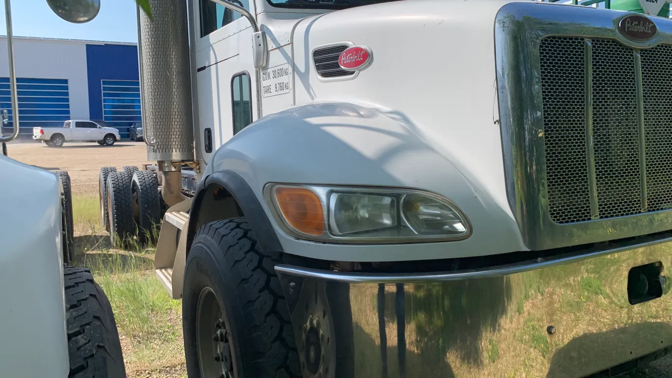 Non-Operable 2007 Peterbilt 335 T/A Cab & Chassis