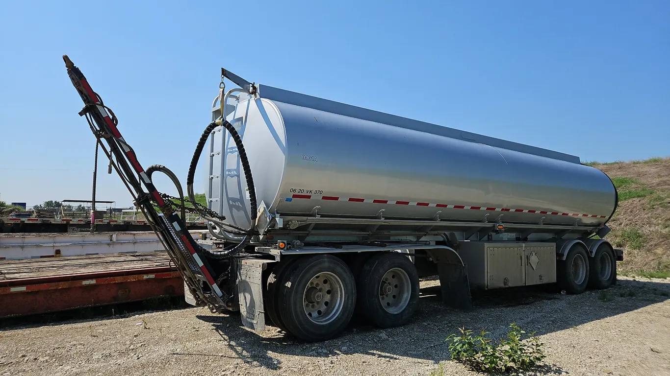 2004 Advance Engineered Products Wagon Tank Trailer