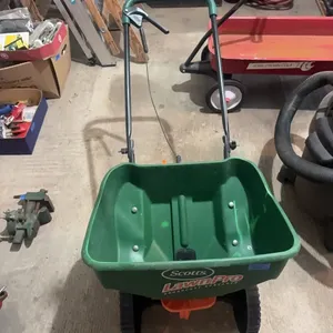 SCOTTS LAWN PRO SEEDER