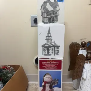 2 VILAGE HOUSES-FIBER OPTIC SNOWMAN