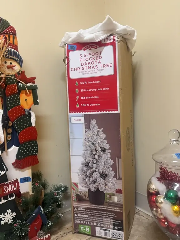 3.5FT FLOCKED DAKOTA CHRISTMAS TREE-TABLECLOTH