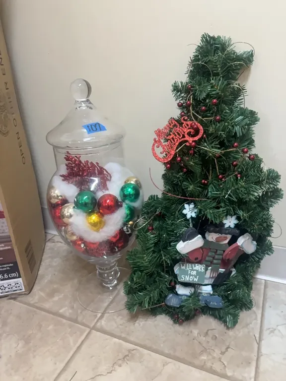 GREENERY HANGING-GLASS JAR W/ ORNAMENTS DECIR