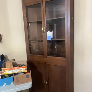 CORNER HUTCH