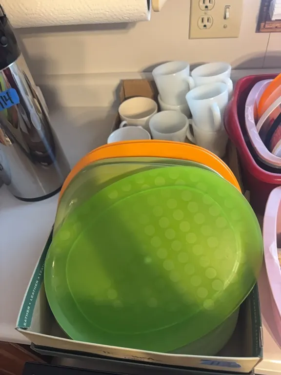 PLASTIC PLATES-COFFEE MUGS