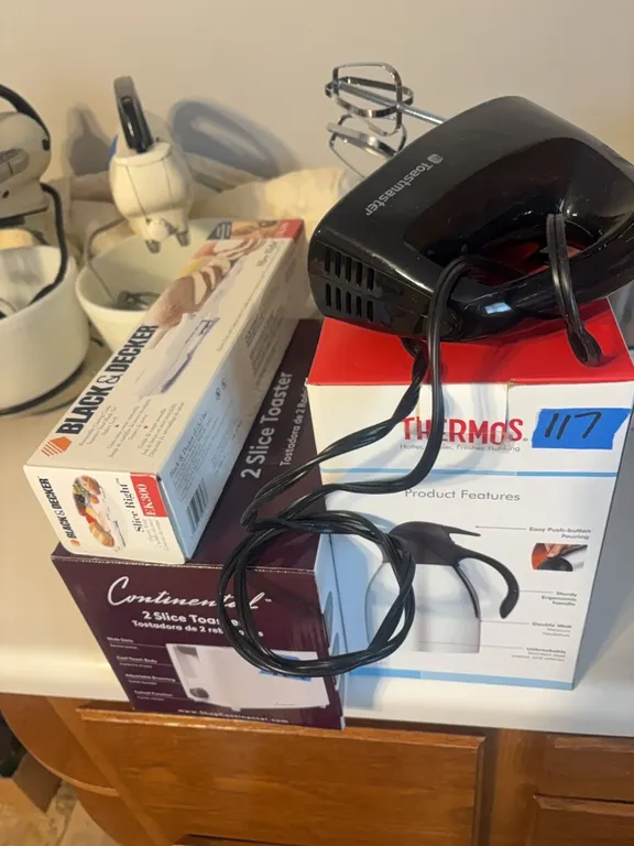 BLACK AND DECKER ELECTRIC KNIFE- THERMOS-CONTINENTAL TOASTER-HAND MIXER